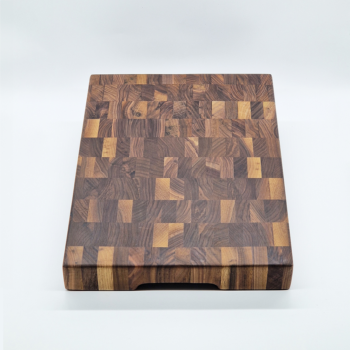 Skjærebrett (40 x 30 x 5cm) - endeved, stående stav, valnøtt — bilde 1