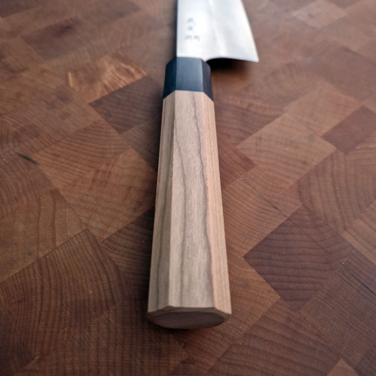 16,5cm Grønnsakskniv (Santoku) Nashiji, Super Aogami - YOSHIMI KATO — bilde 3