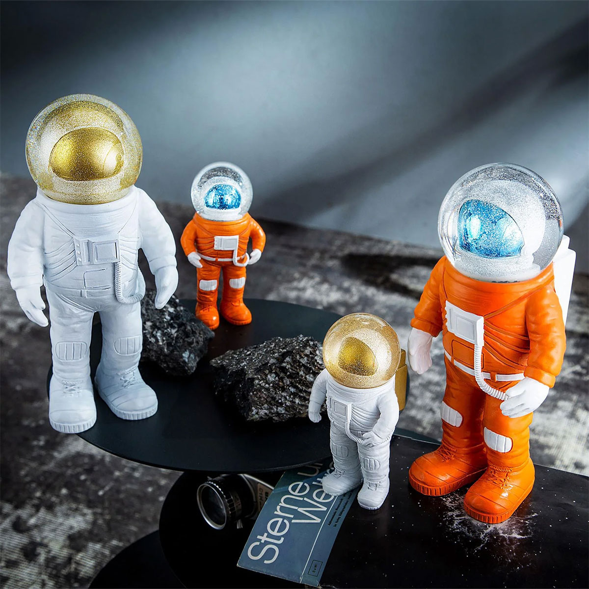 Astronaut "The Marstronaut" 18cm - SNOWGLOBE — bilde 2