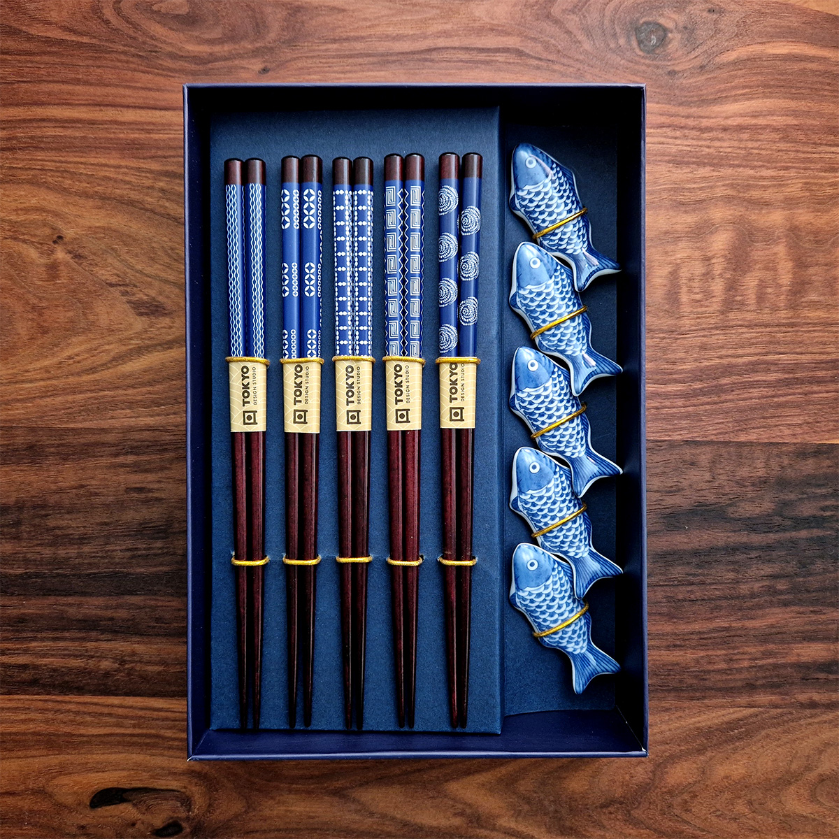Spisepinner 5 par i gaveeske inkl holder "Fish" - Tokyo design studio — bilde 1