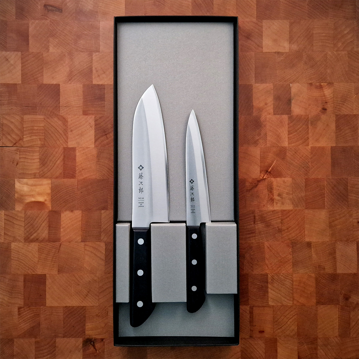 Knivsett 17cm Grønsakskniv (Santoku) og 13,5cm Universalkniv, DP - TOJIRO