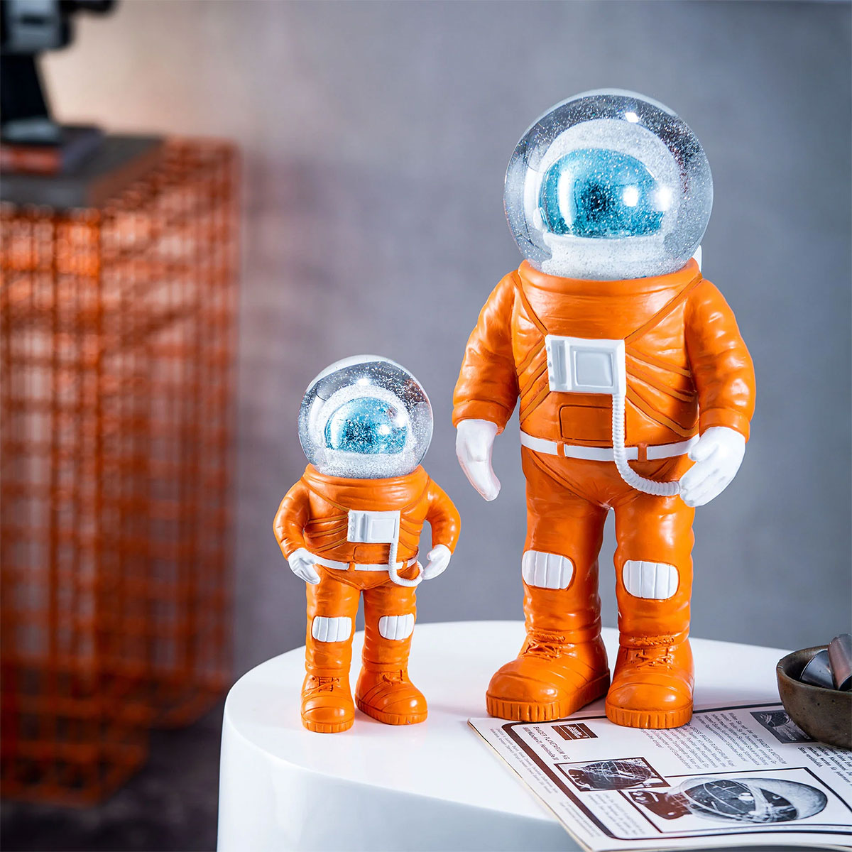 Astronaut "The Giant Marstronaut" 30cm - SNOWGLOBE — bilde 3