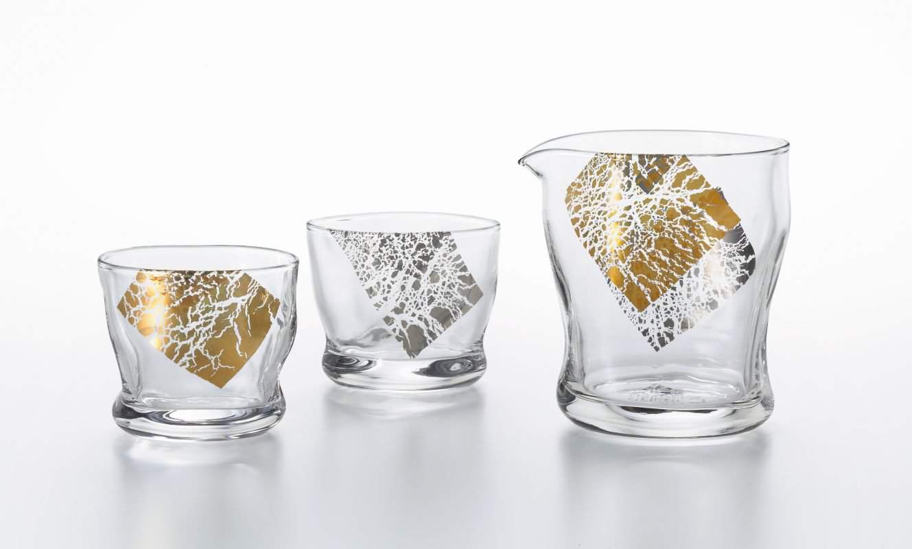 Sake sett, 2 glass + karaffel - KIRARI — bilde 1