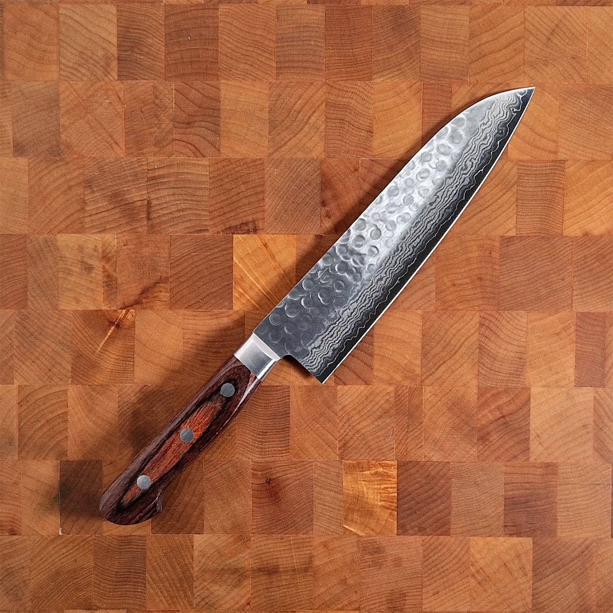 18cm Grønnsakskniv (Santoku) VG10, Hamret/Damask - HARUYUKI