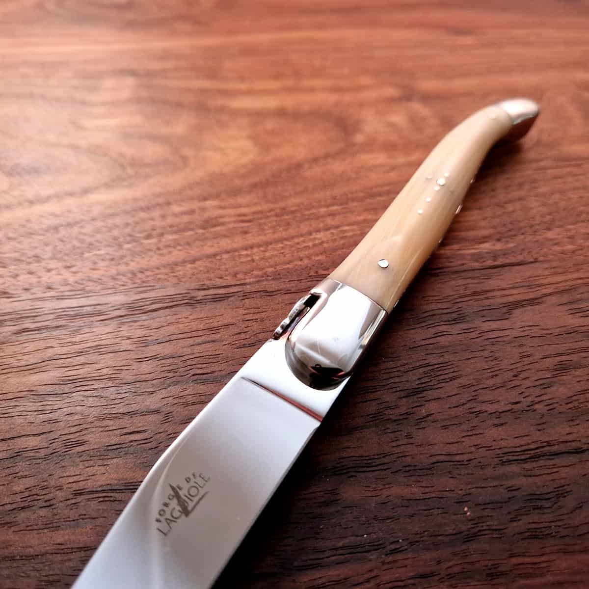 Biffkniver 2. stk lys horn - Forge de Laguiole — bilde 2