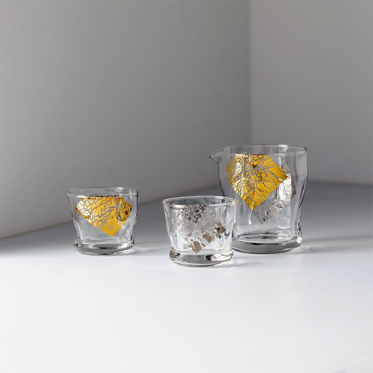 Sake sett, 2 glass + karaffel - KIRARI — bilde 2
