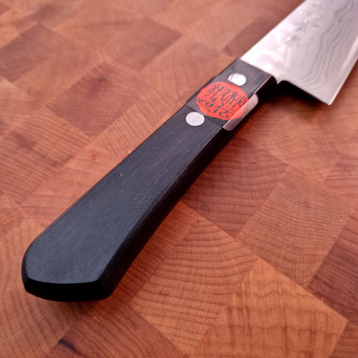 14,5cm Mini Santoku, Svart Damask VG10 - TANAKA — bilde 3
