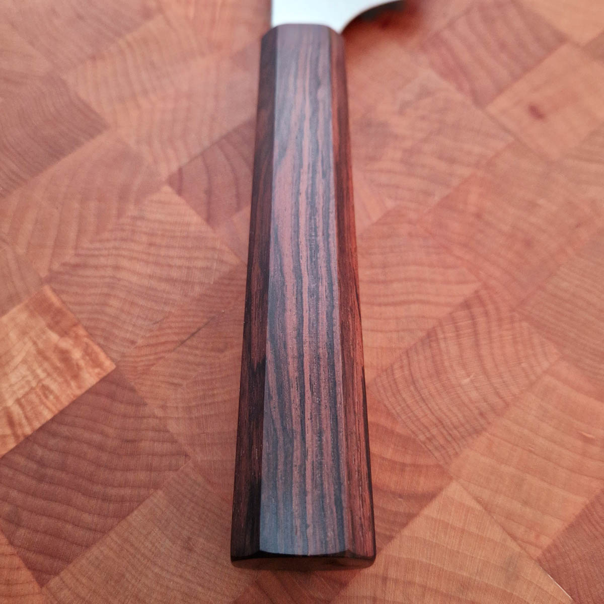 18cm Grønnsakskniv (Santoku), "Hayabusa", Aogami Super - Hatsukokoro — bilde 3