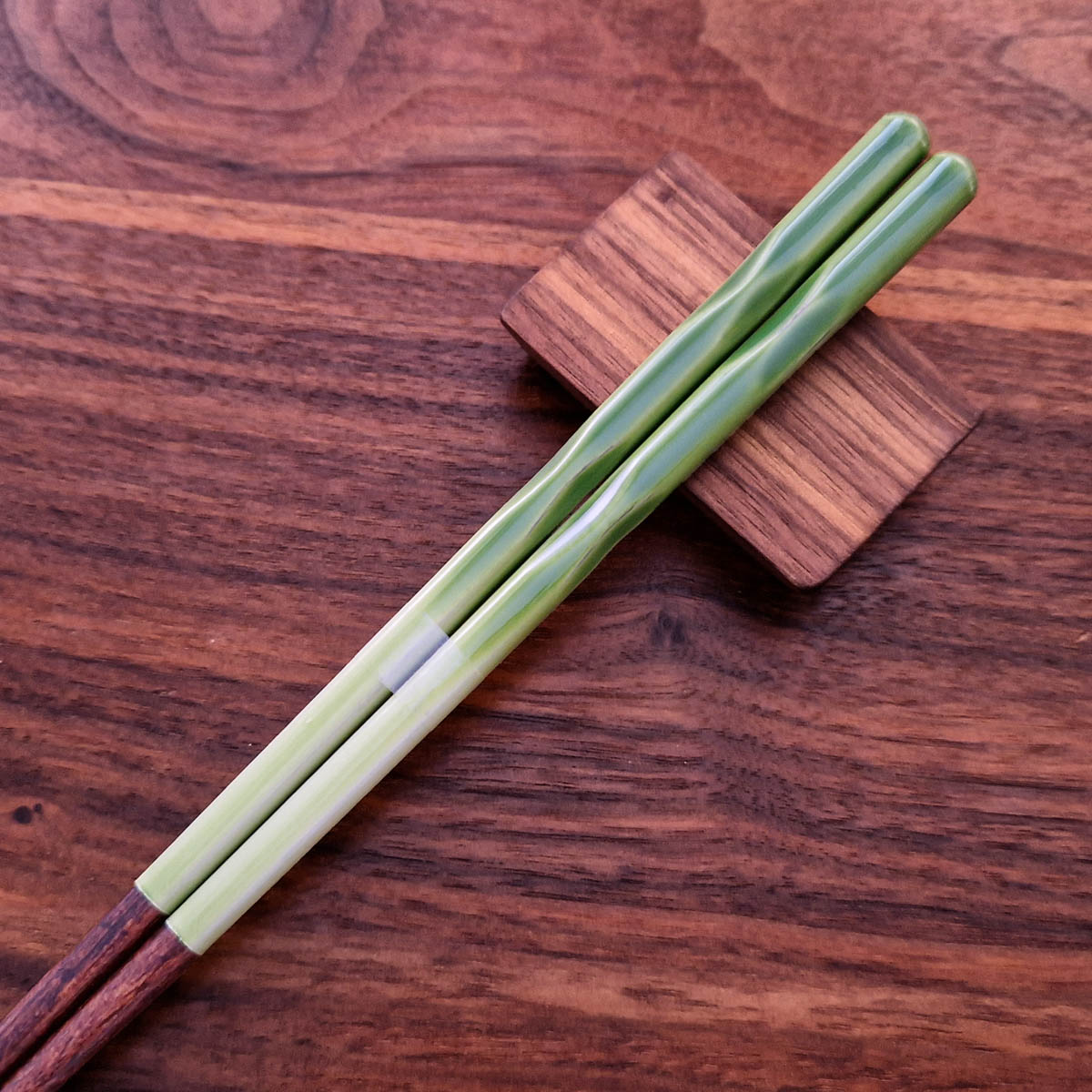 Spisepinner, japanske, Lakkert, grønn, 1 par - IRODORI — bilde 2