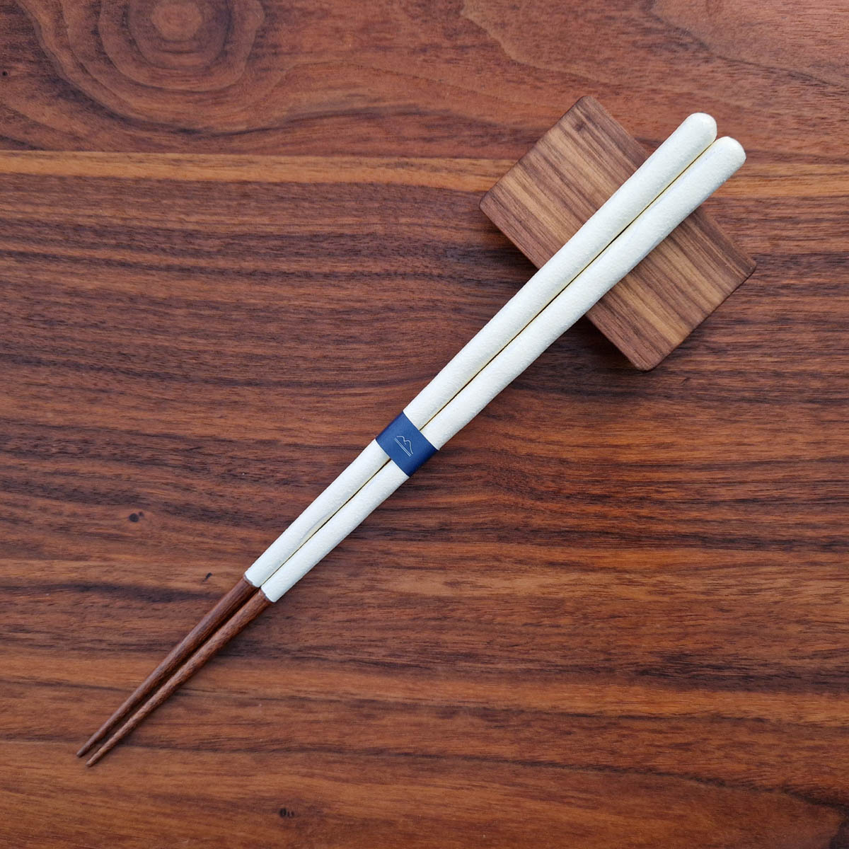 Spisepinner, japanske, Kurabi lakkert, hvit, 1 par - KURABI — bilde 1