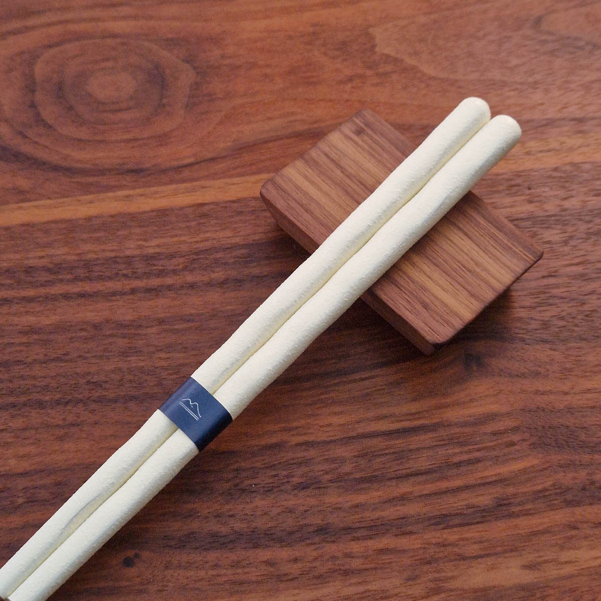 Spisepinner, japanske, Kurabi lakkert, hvit, 1 par - KURABI — bilde 2