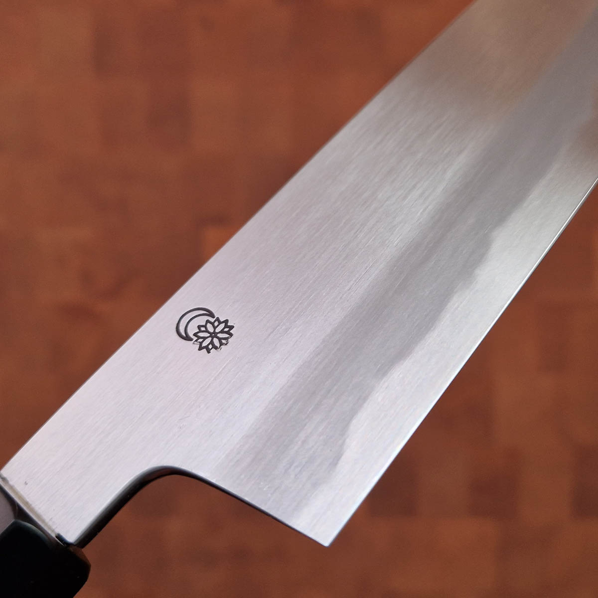 18cm Santoku KIKUZUKI Kasumi, Shirogami II - SAKAI KIKUMORI — bilde 2