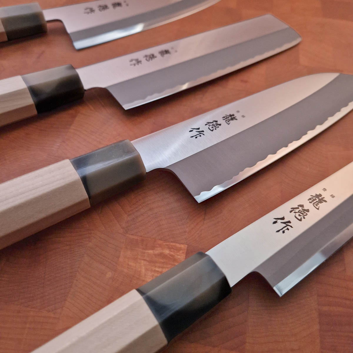 Knivsett Ryutoku, Santoku, Nakri, Deba og Yanagiba - TOJIRO — bilde 2