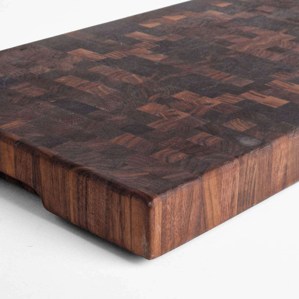 Skjærebrett (70 x 35 x 5cm) - endeved, stående stav, valnøtt — bilde 2