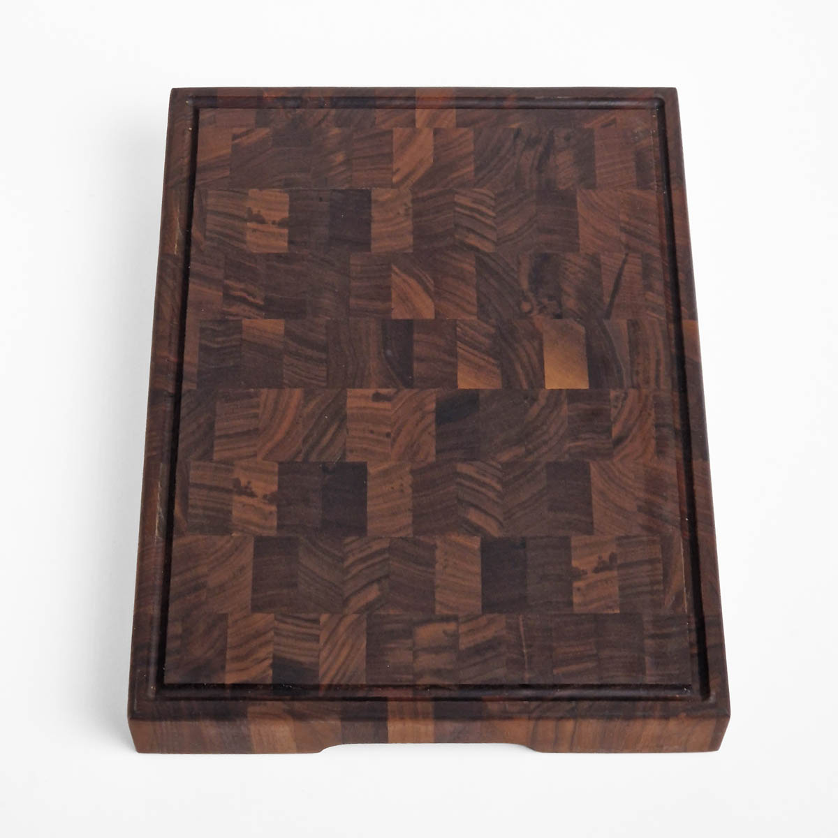 Skjærebrett (40 x 30 x 5cm) - endeved, stående stav m/rand, valnøtt — bilde 1