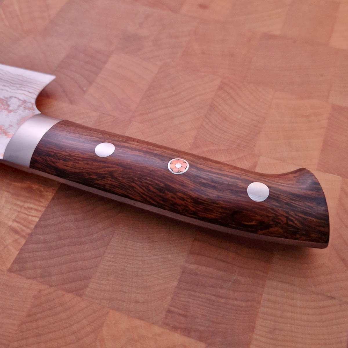 16,5cm Grønnsakskniv (Santoku) "Rainbow" damask, AOII - SAJI — bilde 3