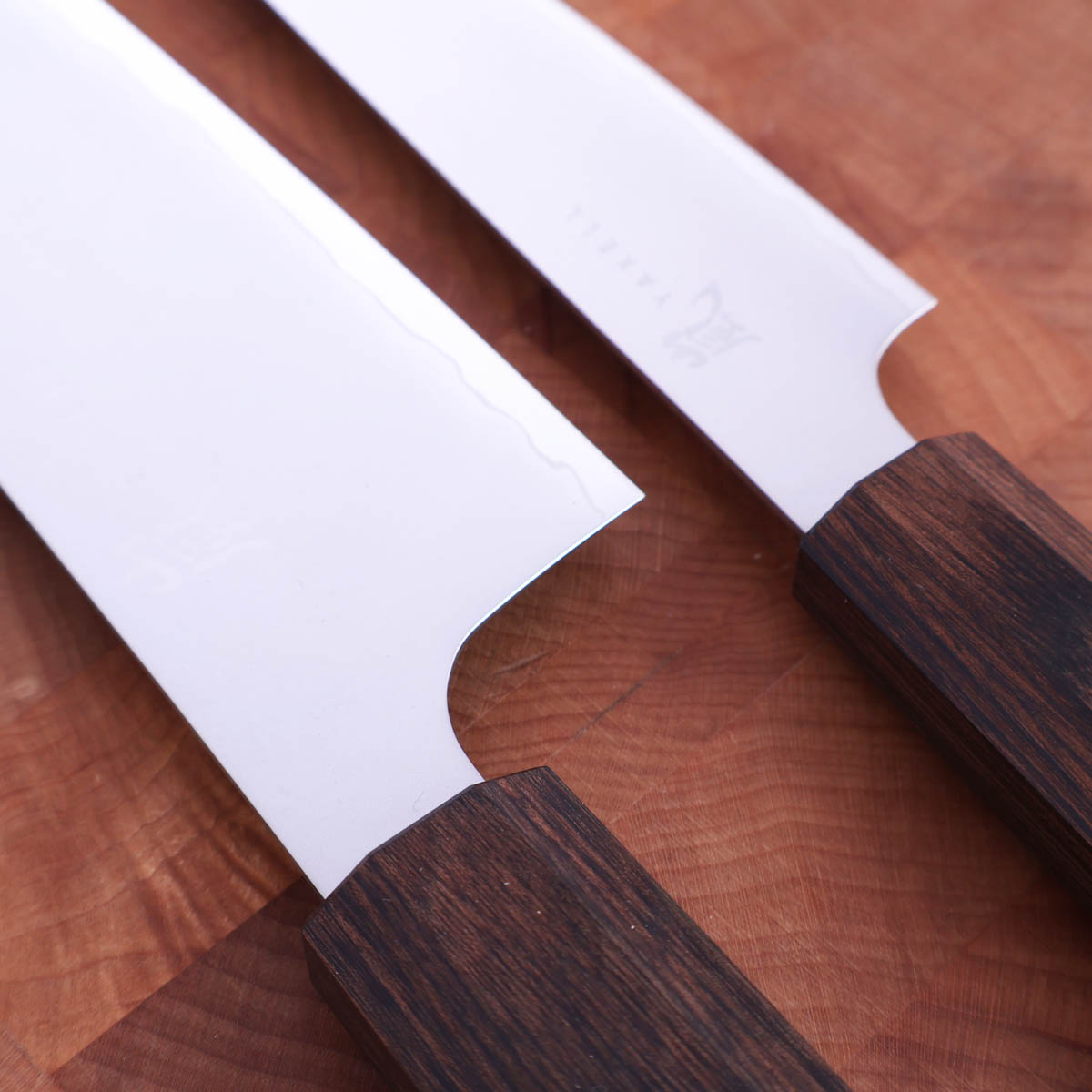 Knivsett 16,5cm Grønsakskniv (Santoku) og 12cm Universalkniv, Hana - Yaxell — bilde 4