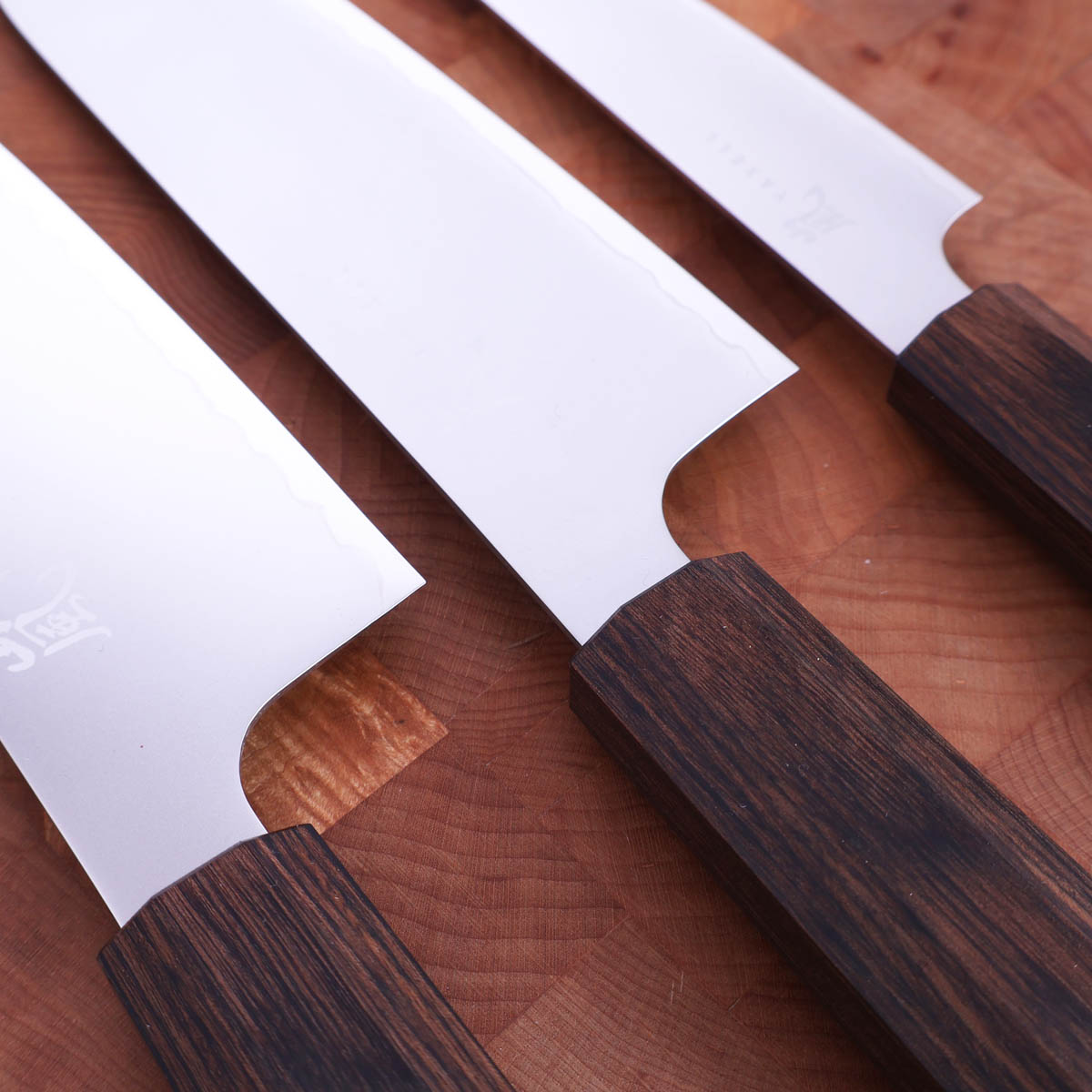 Knivsett 20cm Kokkekniv, 16,5cm Grønsakskniv (Santoku) og 12cm Universalkniv, Hana - Yaxell — bilde 4