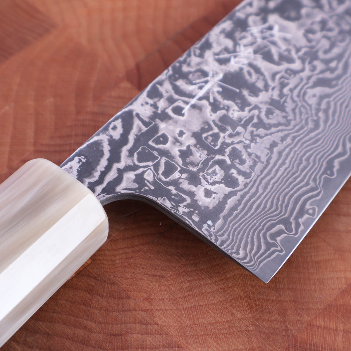 16,5cm Grønnsakskniv (Santoku) Kuroshi m/damask, R2 - SAJI — bilde 3