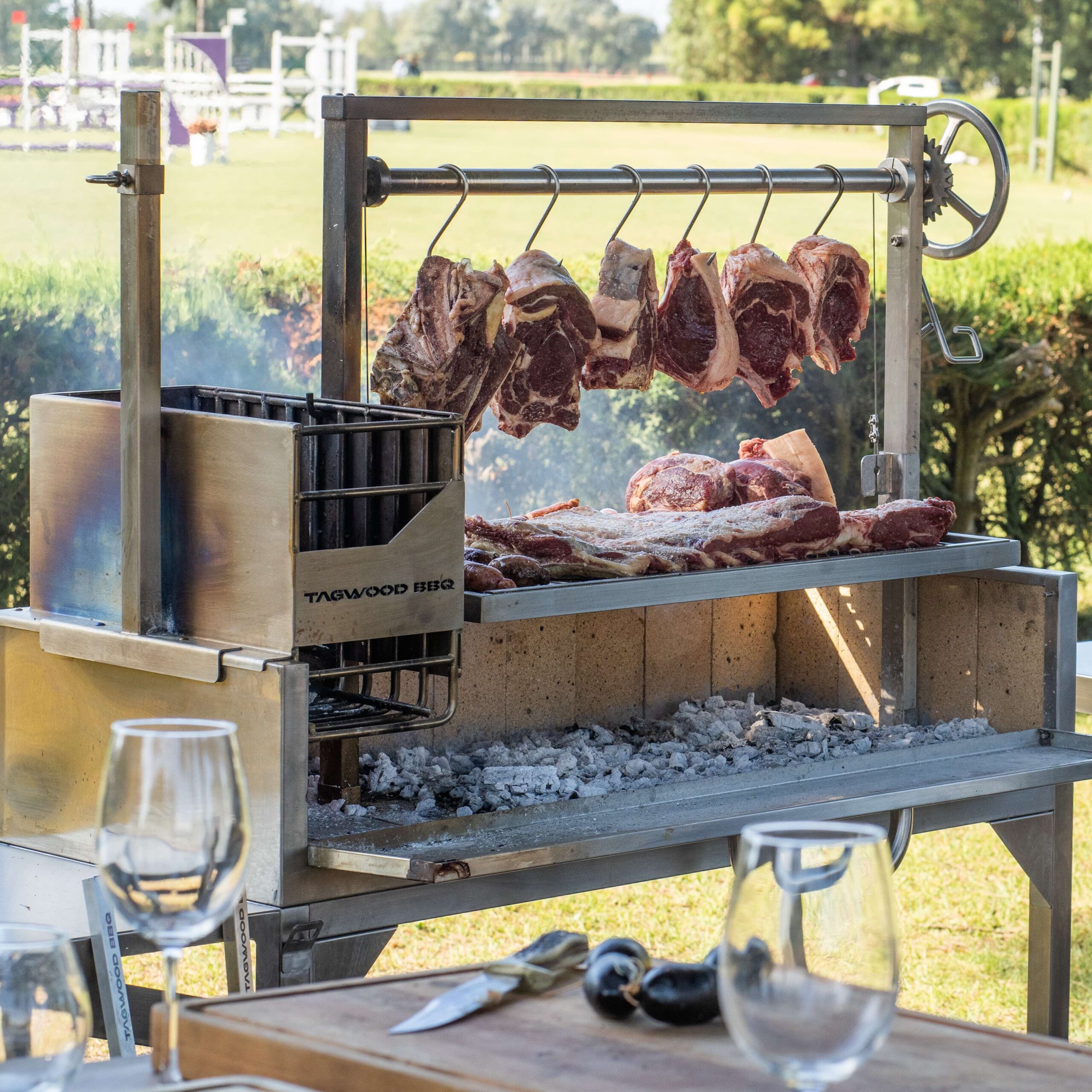 Argentinsk kullgrill med understell, BBQ03 – TAGWOOD