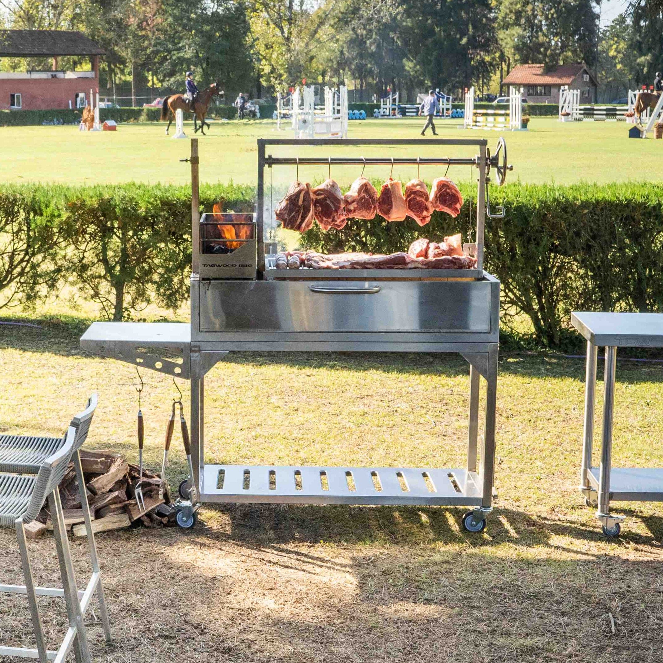 Argentinsk kullgrill med understell, BBQ03 – TAGWOOD